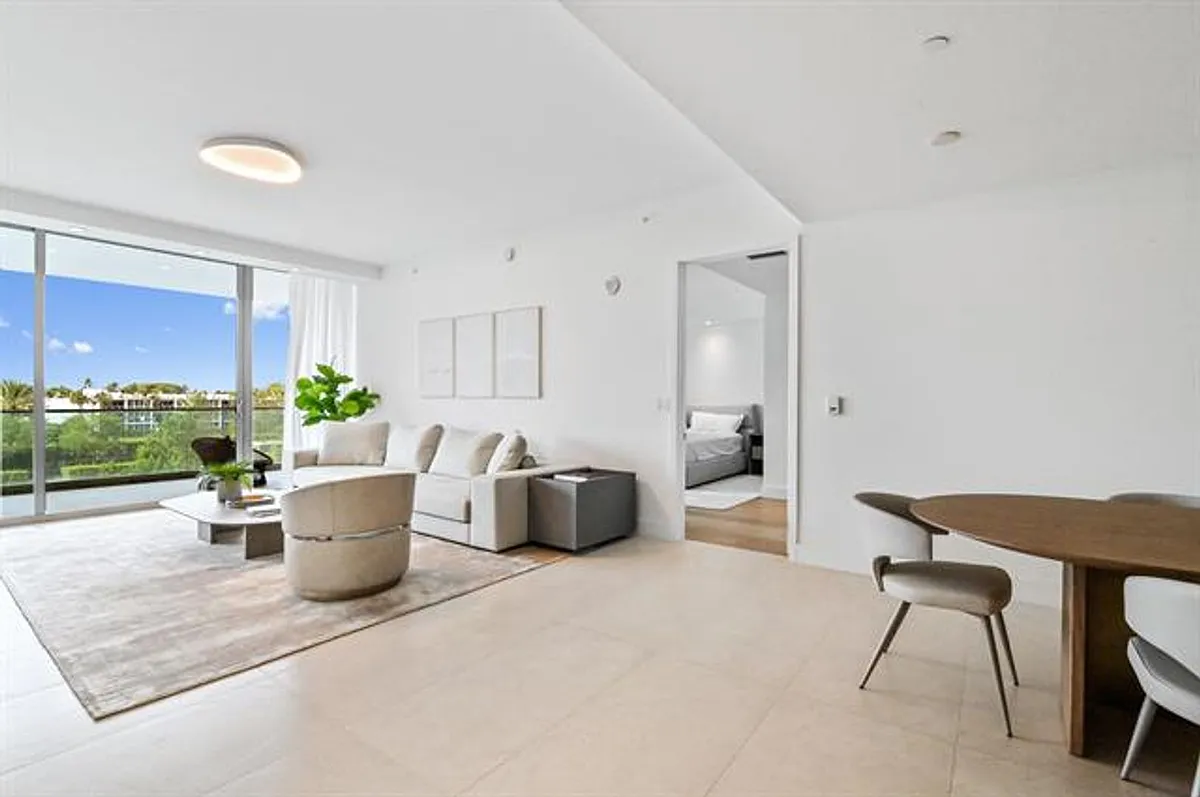 Building Photo - 10203 Collins Ave #305