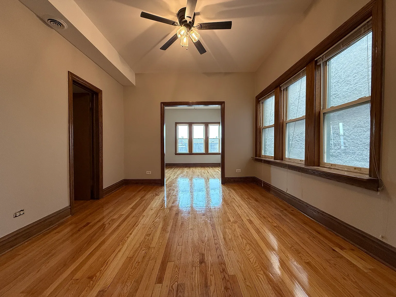 2 bed, 850 sqft, $2,300 — Photo 3