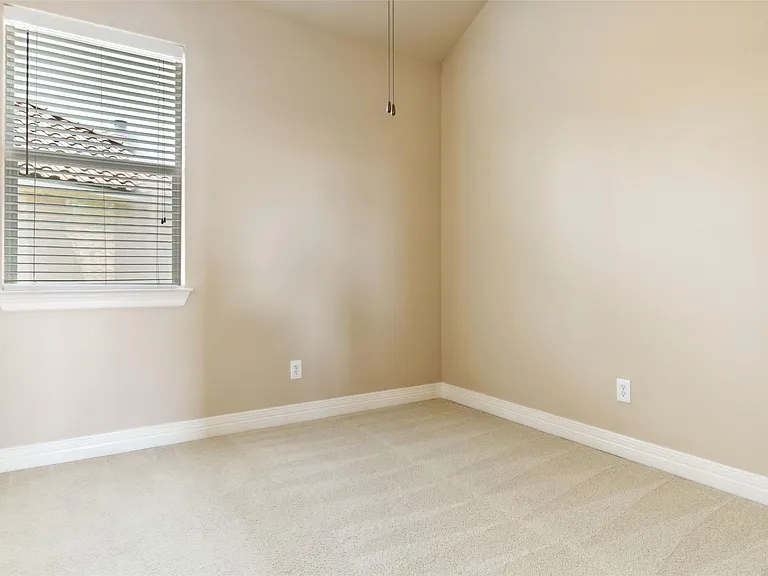 15528 Interlachen Dr — Photo 7
