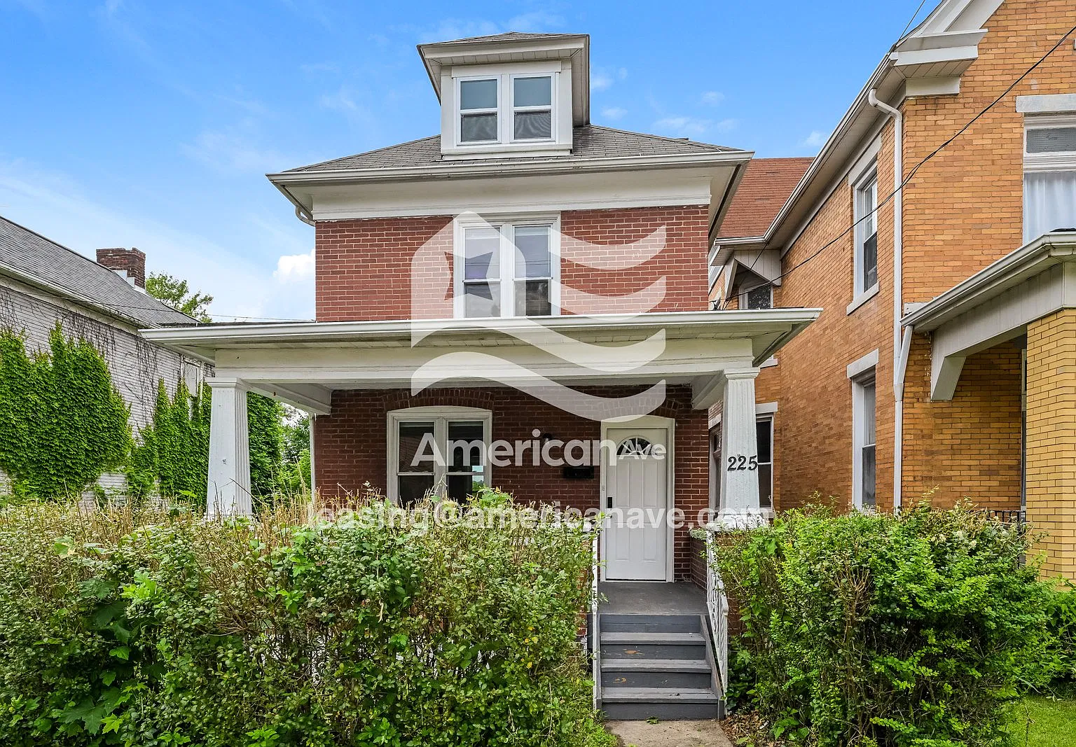 2 bed, 1.0 bath, 1202 sqft, $1,541 — Photo 1