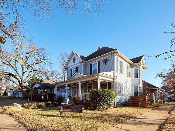 3rd image of 501 E Noble Ave