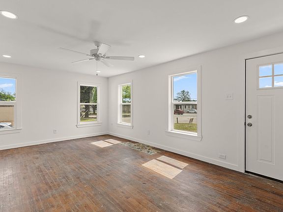 4th image of 2401 Columbus Ave #A