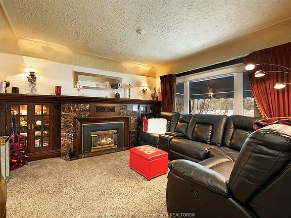 4th image of 2281 Pelissier St
