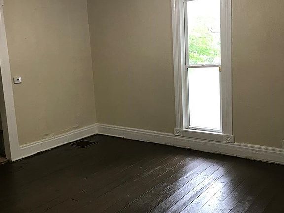 3rd image of 129 Hill St