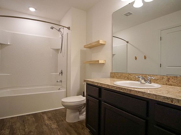 5th image of 888 Grandin St
