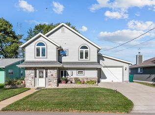 2975 Sunset Point Ln, Oshkosh, WI 54904