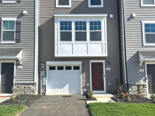 35 Bolingbroke Way, Charles Town, WV 25414