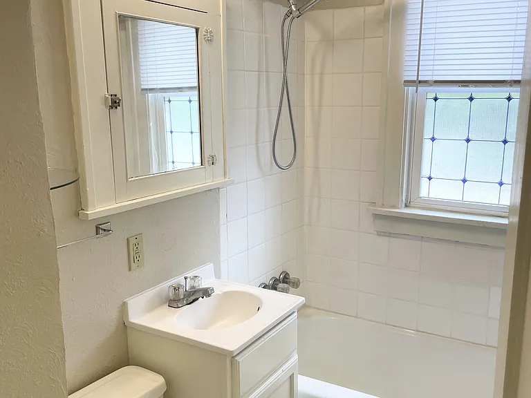 1576 Portland Apartments — Photo 8