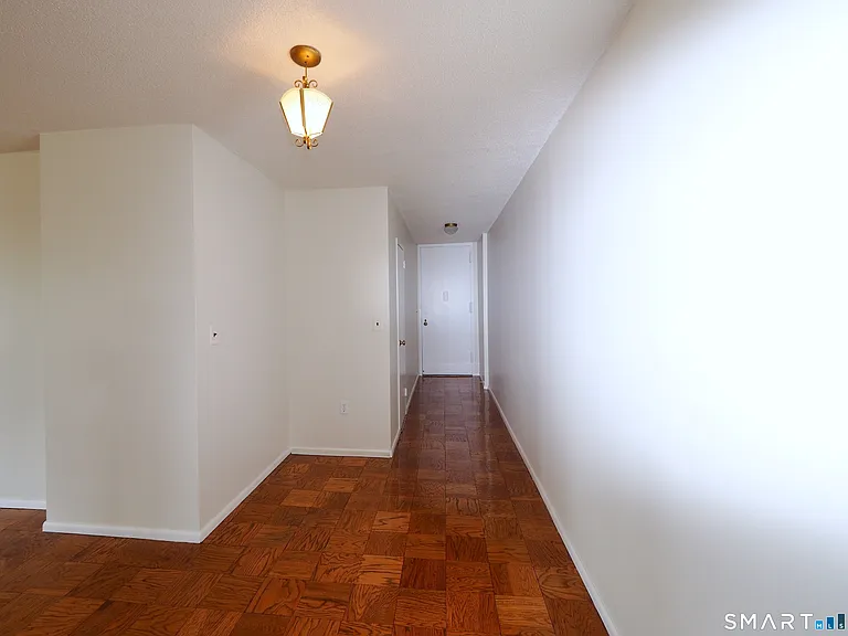 44 Strawberry Hill Ave #7B — Photo 8