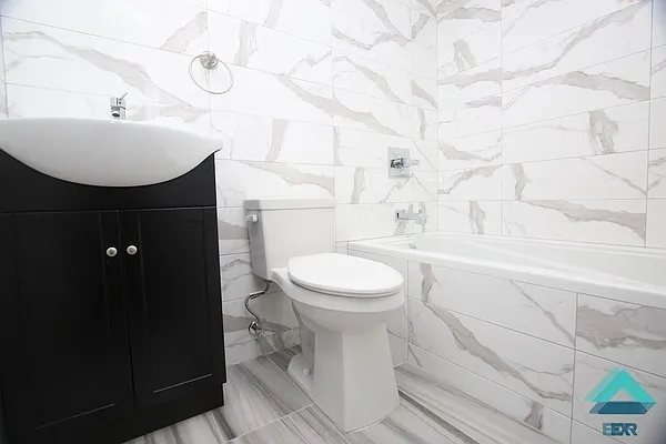 Rented by EXR | media 9