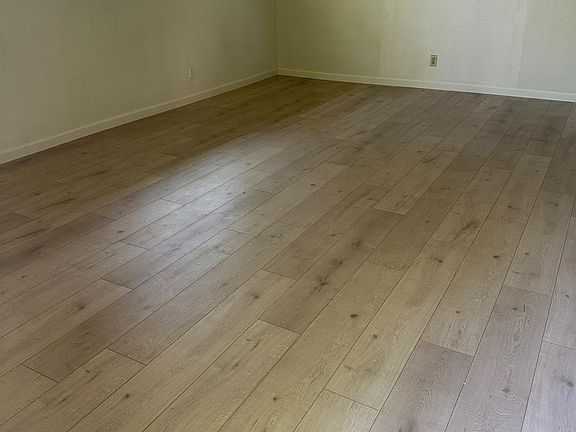 3rd image of 1925 Donner Ave APT 4