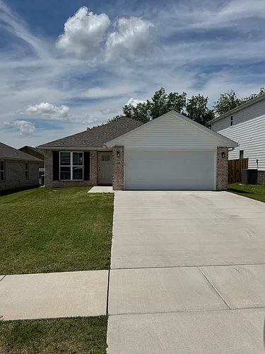 690 Kendra St Photo 1