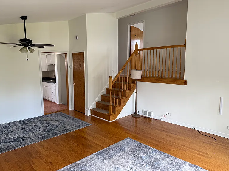 212 Valerie Ct — Photo 6
