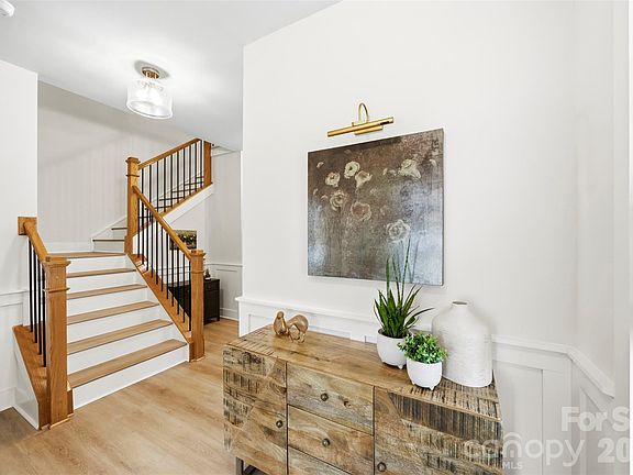 3rd image of 2723 Ritz Ln