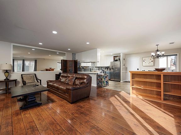 4th image of 4365-69 37th St
