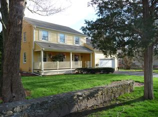 18 Greylock Rd, Bristol, RI 02809