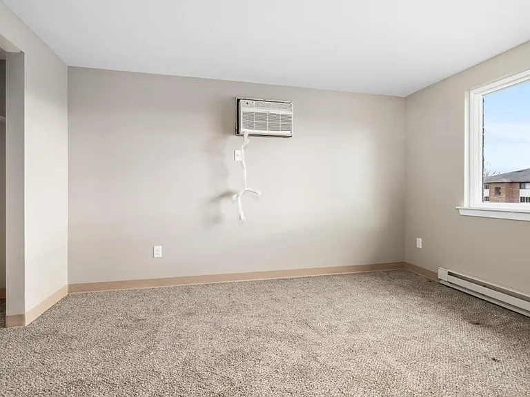 Maplewood Apartments — Photo 13