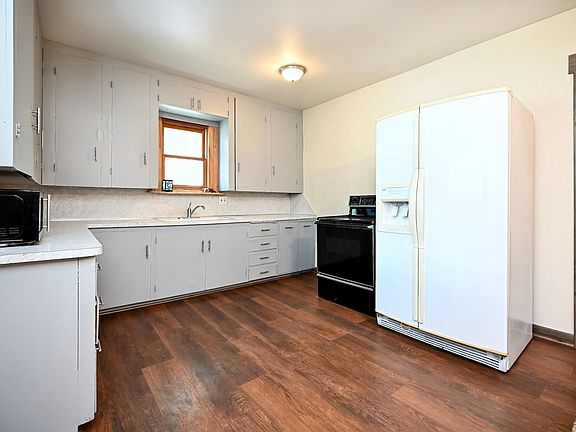 3rd image of 111 1st St NE