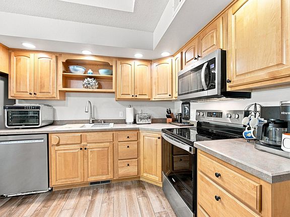 4th image of 1815 Bridgeview Blvd