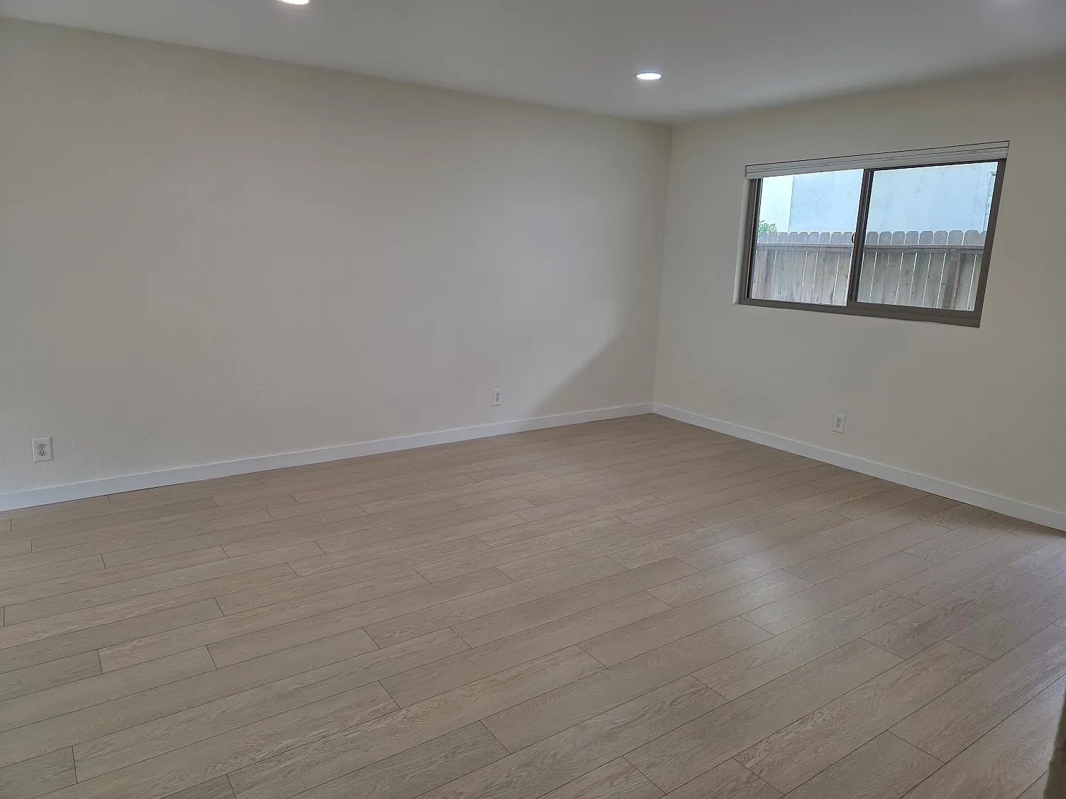 2 bed, 900 sqft, $3,695 — Photo 3