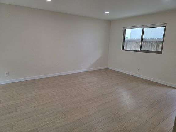 3rd image of 2502 28th St APT 3