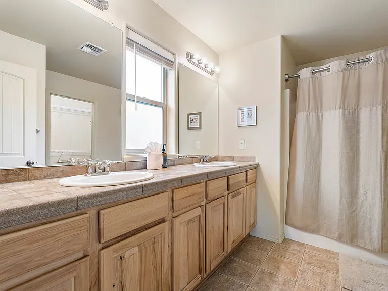 676 SE Gleneden Pl — Photo 22