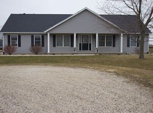 29 Seth Dunscomb Dr, Sullivan, IL 61951