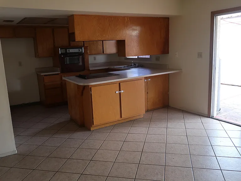 1627 W Hazelwood St — Photo 7