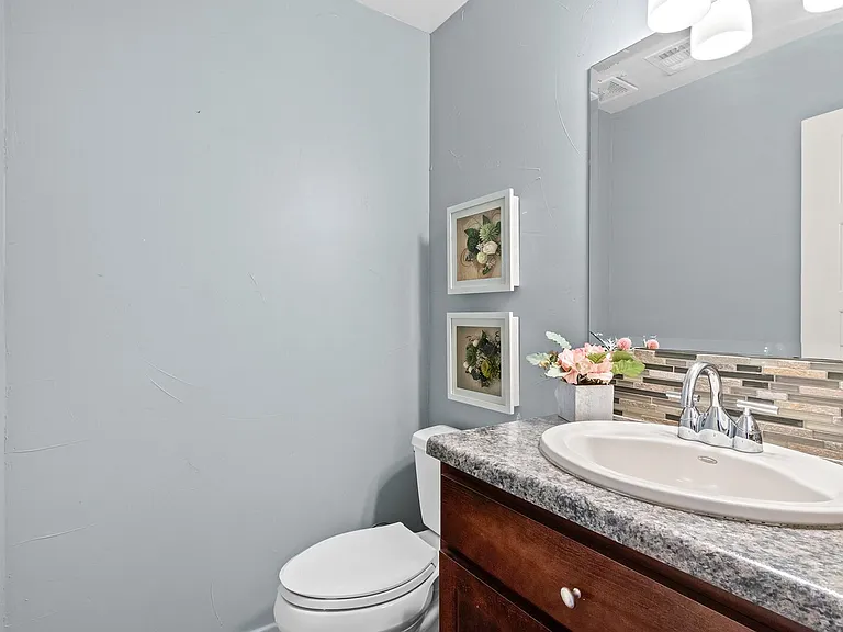 116 S Broadway St — Photo 3