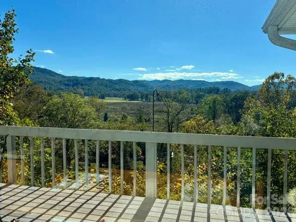 1870 Riverview Ct, Hendersonville, NC 28739