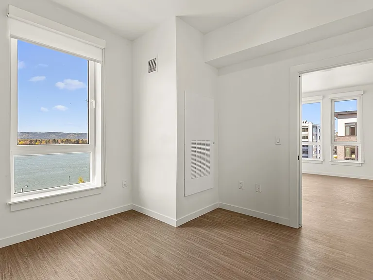 440 West — Photo 11