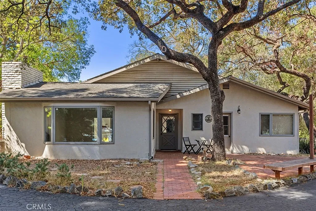 3 bed, 2.5 bath, 1996 sqft, $4,350 — Photo 3