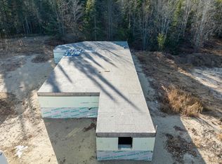 4 Stonewall Dr, Lisbon Falls, ME 04252