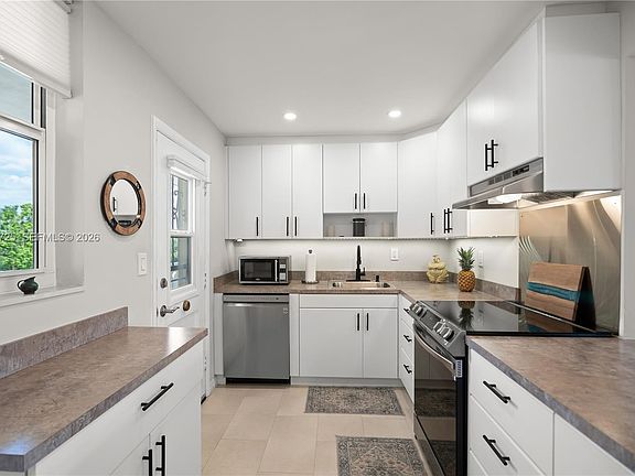 5th image of 2851 Leonard Dr APT J306