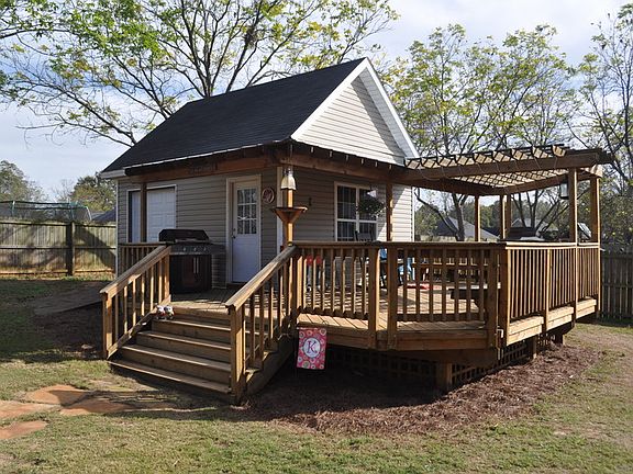 3rd image of 137 Pond Dr