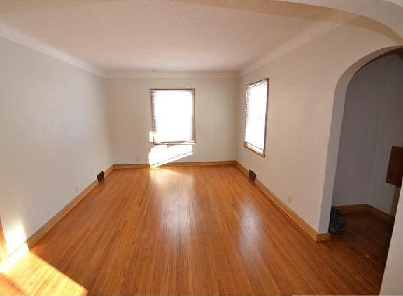 5th image of 245 Wyoming St E