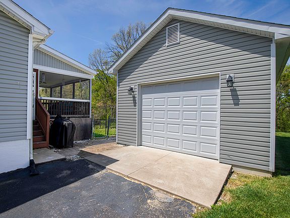 4th image of 1035 Gregory Ln