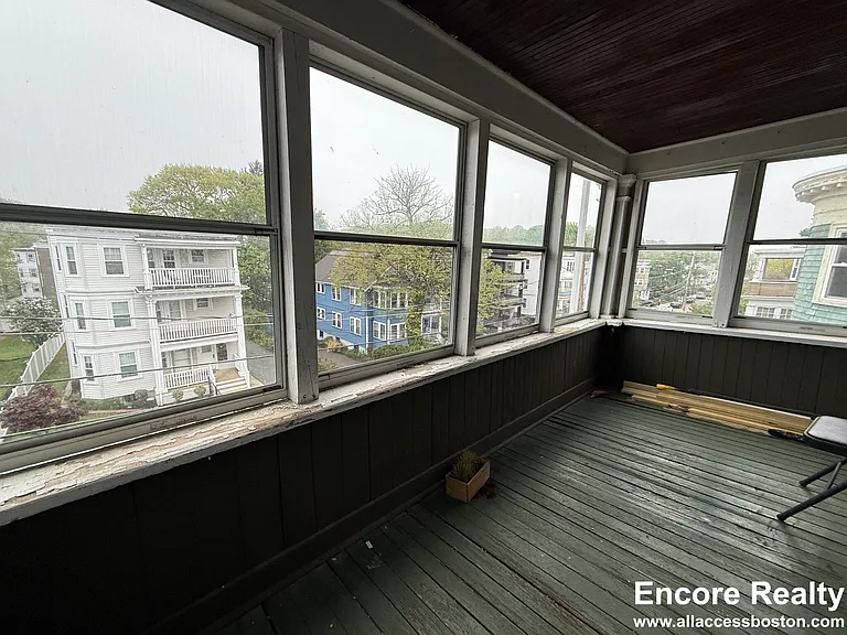 98 Brooks St — Photo 17