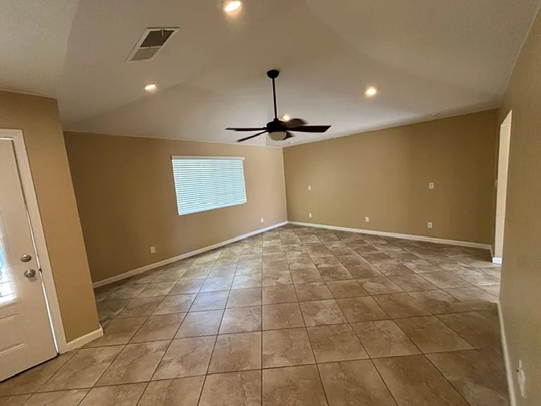 299 W Duarte St — Photo 5