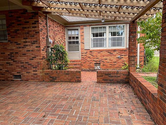 5th image of 910 Dogwood Cir