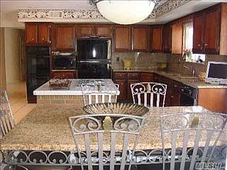 4th image of 92 Yukon Dr