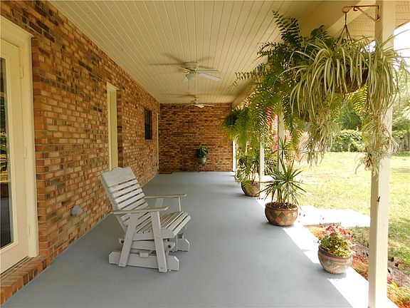 3rd image of 909 N Union Cir