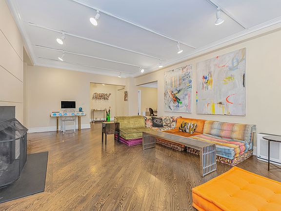 4th image of 50 E 72nd St #7B