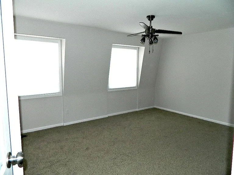 1402 Crown Point Ct — Photo 11