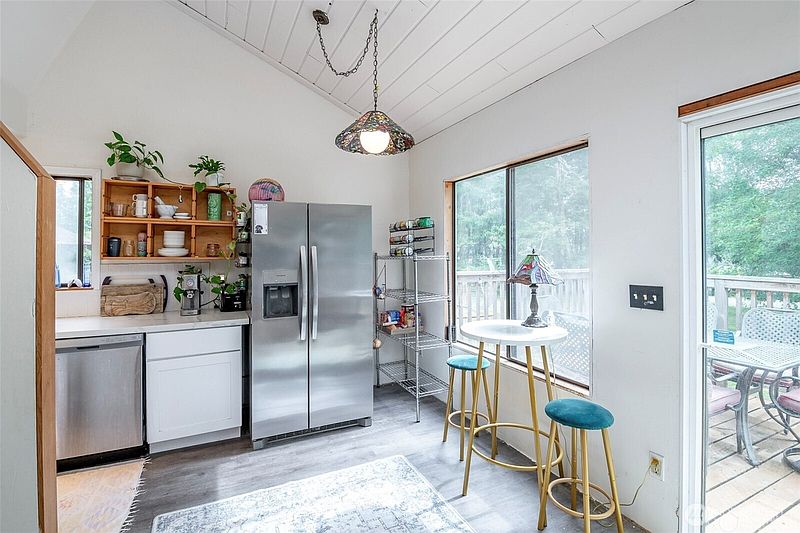 3rd image of 406 E Madrona Drive