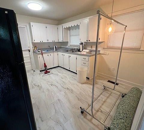 3rd image of 1215 E Park Dr
