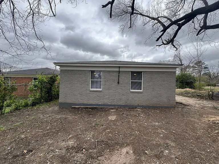 2724 Enterprise Ave — Photo 11