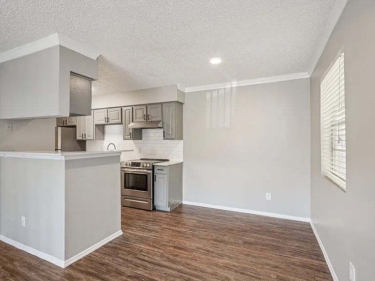 5644 Riverwalk Dr — Photo 63