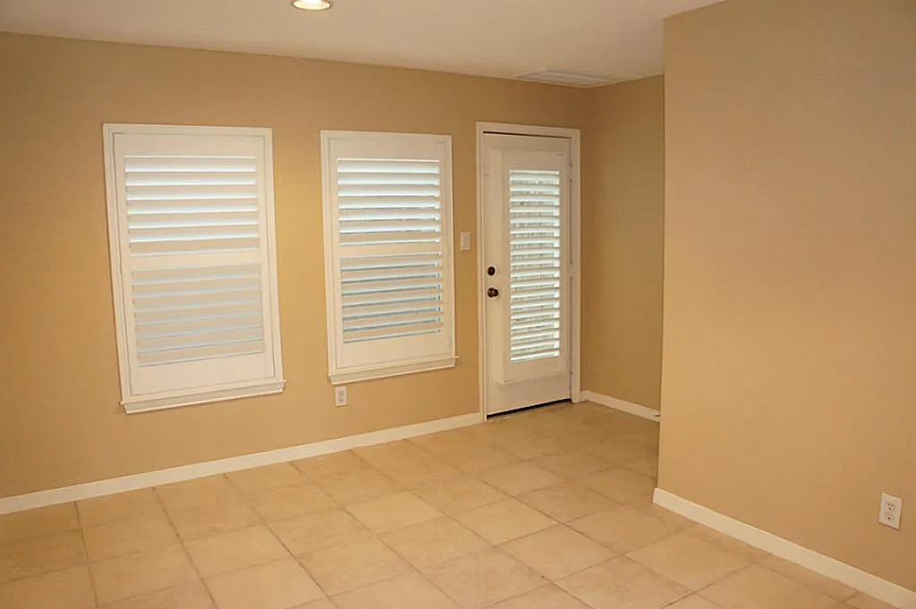 3 bed, 2.5 bath, 1927 sqft, $2,500 — Photo 1