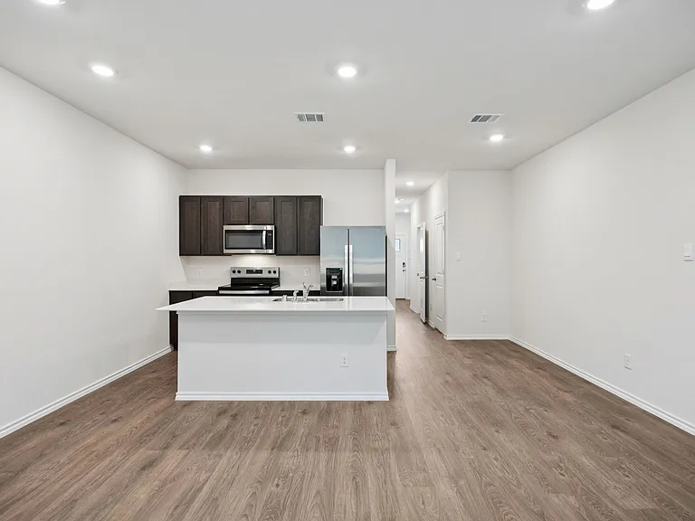 7020 Vining Dr — Photo 2